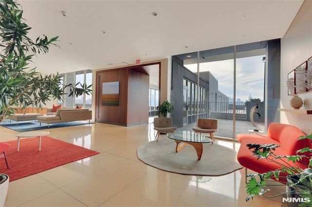 6050 Boulevard East 4C, West New York, NJ 07093