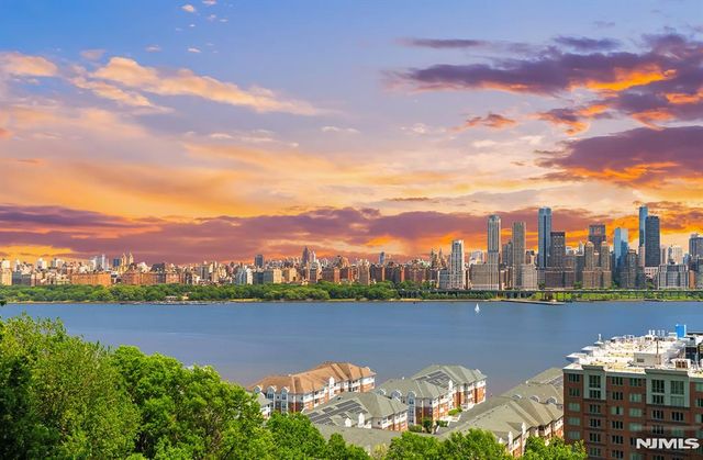 6050 Boulevard East 4C, West New York, NJ 07093