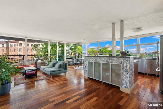 6050 Boulevard East 4C, West New York, NJ 07093