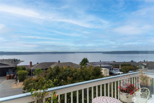 5815 Frances Avenue NE, Tacoma, WA 98422
