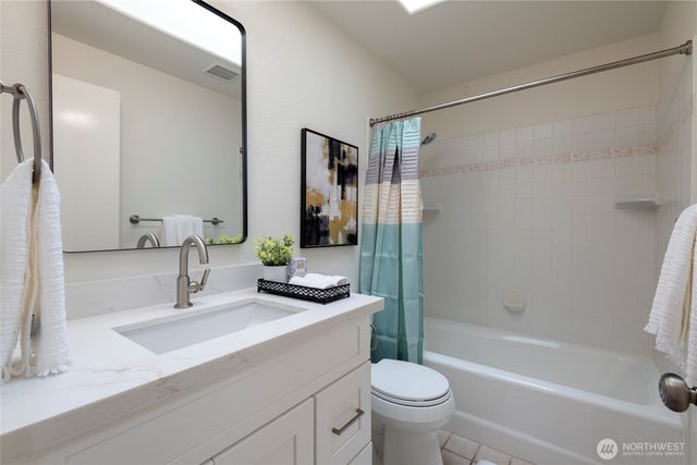 5815 Frances Avenue NE, Tacoma, WA 98422