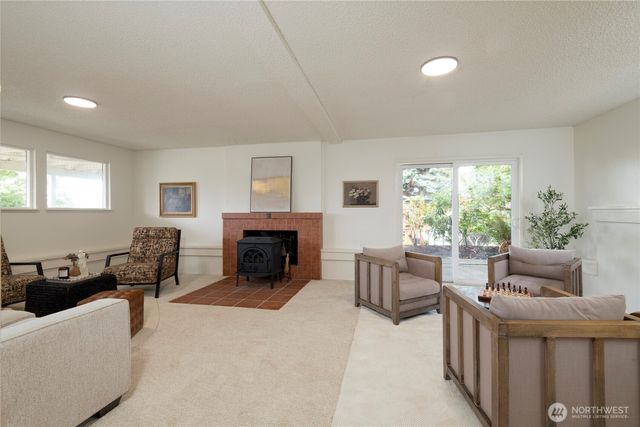5815 Frances Avenue NE, Tacoma, WA 98422