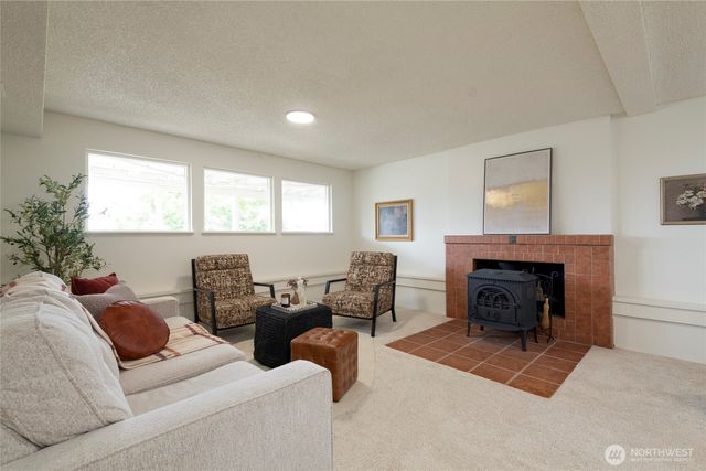 5815 Frances Avenue NE, Tacoma, WA 98422