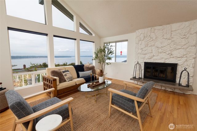 5815 Frances Avenue NE, Tacoma, WA 98422