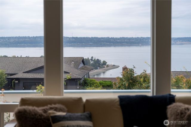 5815 Frances Avenue NE, Tacoma, WA 98422