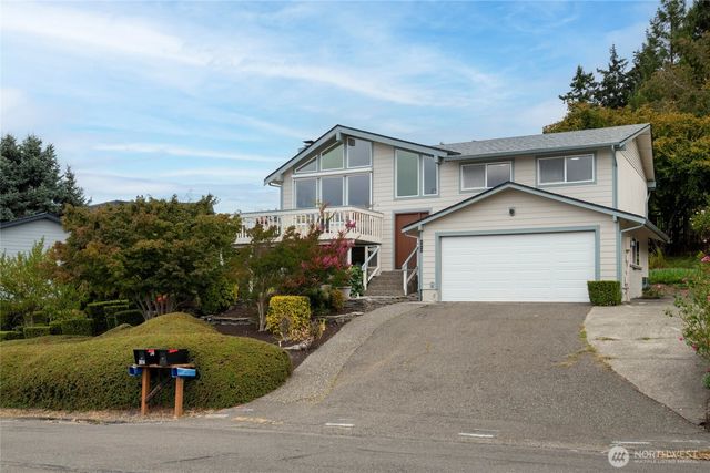 5815 Frances Avenue NE, Tacoma, WA 98422