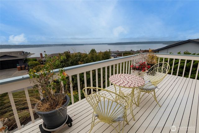 5815 Frances Avenue NE, Tacoma, WA 98422