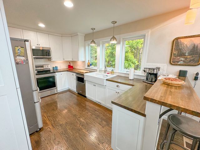 4042 Jones Hollow Road, Lobelville, TN 37097