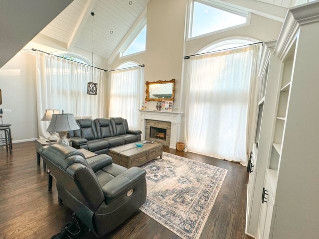 4042 Jones Hollow Road, Lobelville, TN 37097