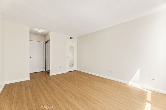 421 S La Fayette Park 406, Los Angeles, CA 90057