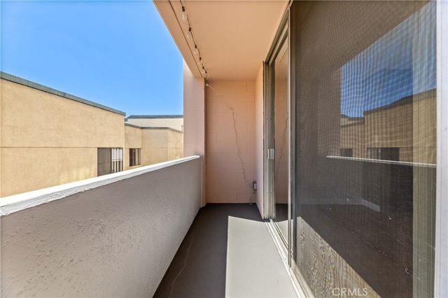 421 S La Fayette Park 406, Los Angeles, CA 90057