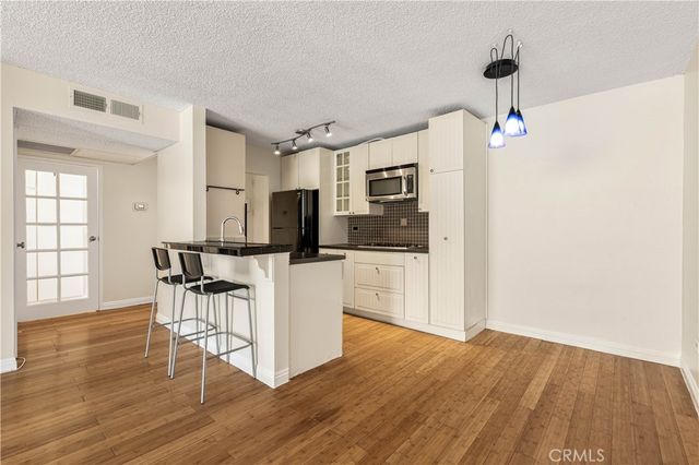 421 S La Fayette Park 406, Los Angeles, CA 90057
