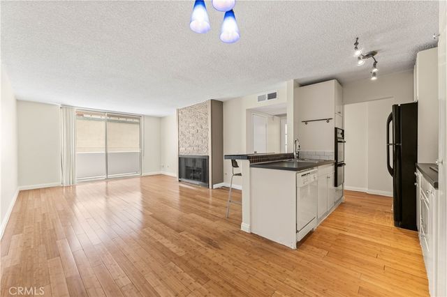 421 S La Fayette Park 406, Los Angeles, CA 90057
