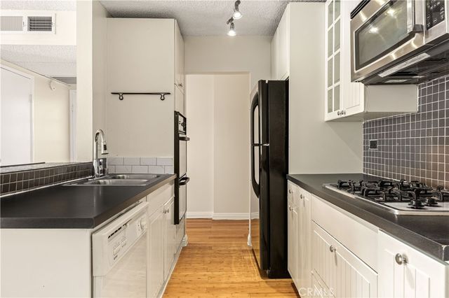 421 S La Fayette Park 406, Los Angeles, CA 90057