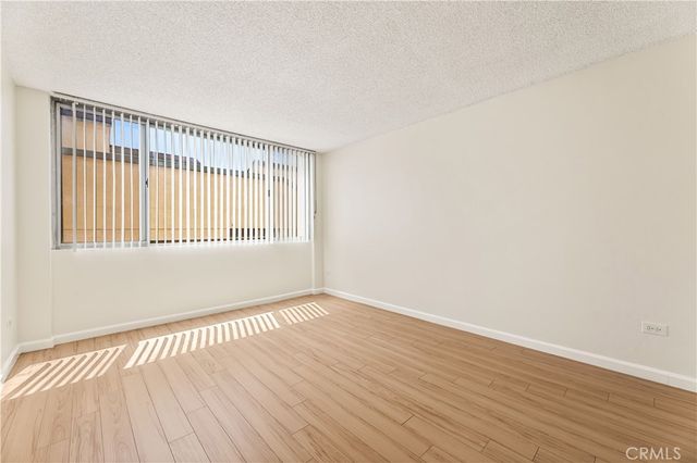 421 S La Fayette Park 406, Los Angeles, CA 90057