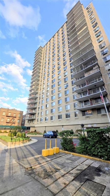 118-18 Union Tpke Apt 4B, Kew Gardens, NY 11415