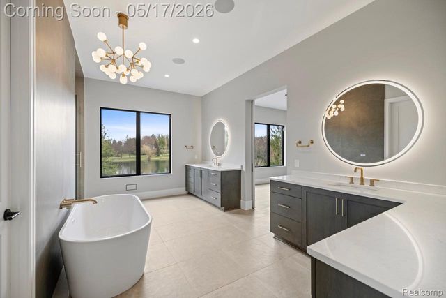 4592 Pinnacle Boulevard, Oakland Charter Township, MI 48306