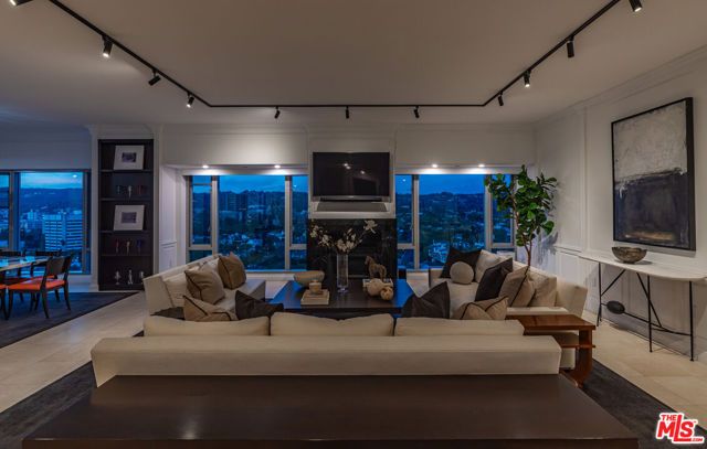 10727 Wilshire Boulevard 1702, Los Angeles, CA 90024