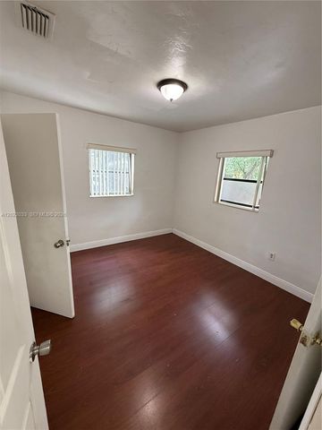 17520 NW 40th Ave, Miami Gardens, FL 33055
