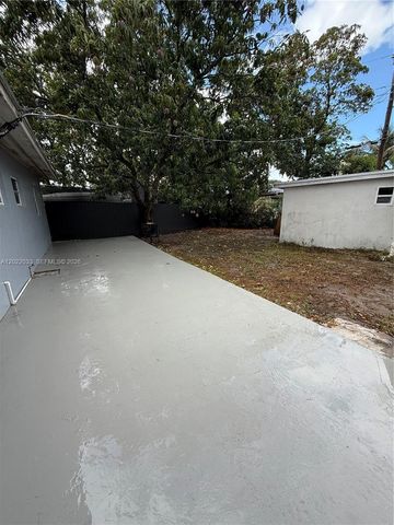 17520 NW 40th Ave, Miami Gardens, FL 33055
