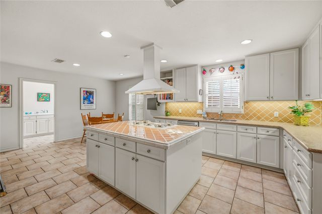 4000 W 5th Street, Fort Worth, TX 76107