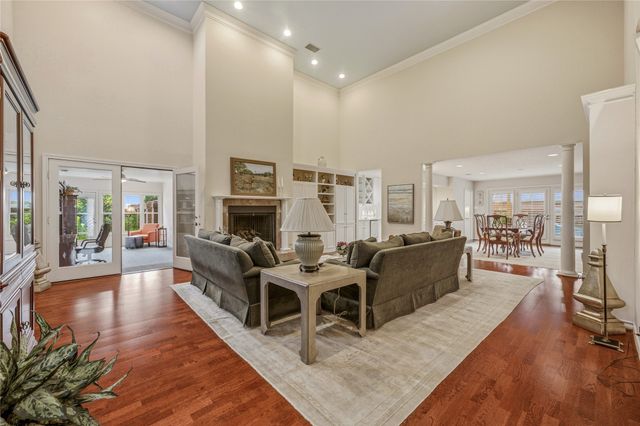 4000 W 5th Street, Fort Worth, TX 76107