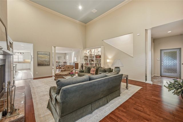 4000 W 5th Street, Fort Worth, TX 76107