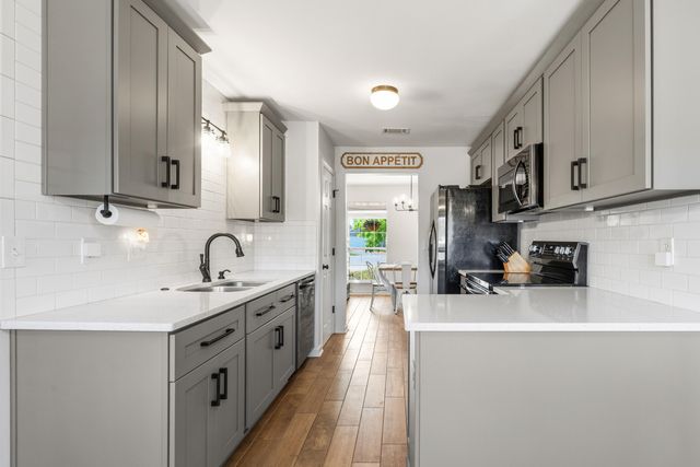 2204 Creekwood Court, Navarre, FL 32566