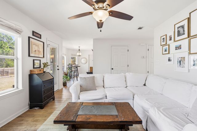 2204 Creekwood Court, Navarre, FL 32566