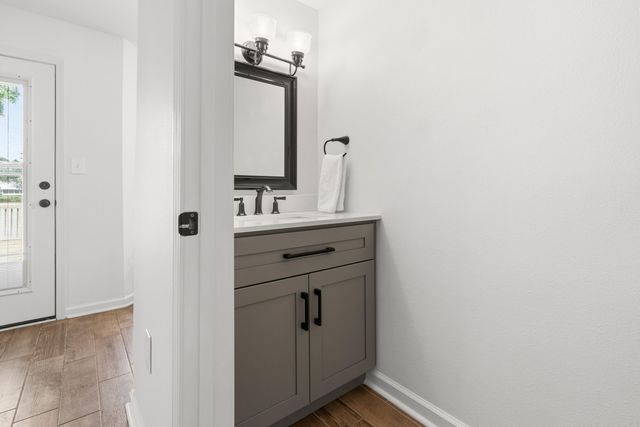 2204 Creekwood Court, Navarre, FL 32566