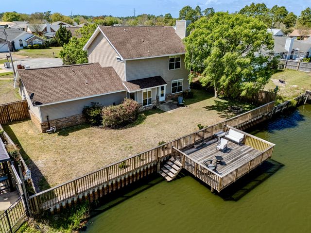 2204 Creekwood Court, Navarre, FL 32566