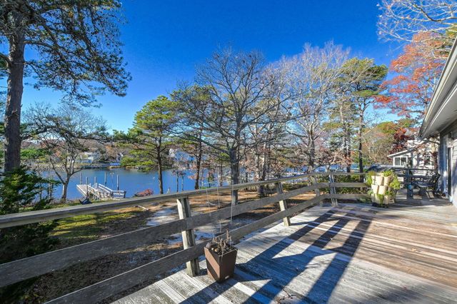 5 Rivers View Road, Waquoit, MA 02536