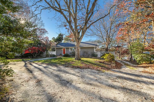 5 Rivers View Road, Waquoit, MA 02536