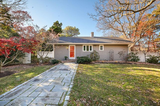 5 Rivers View Road, Waquoit, MA 02536