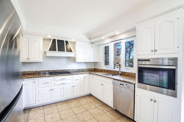 5 Rivers View Road, Waquoit, MA 02536