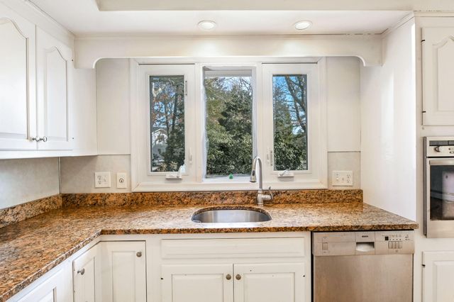 5 Rivers View Road, Waquoit, MA 02536