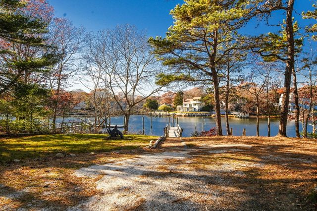 5 Rivers View Road, Waquoit, MA 02536