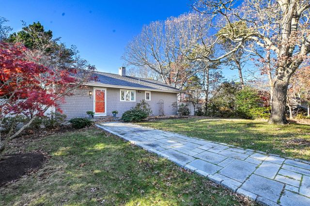 5 Rivers View Road, Waquoit, MA 02536