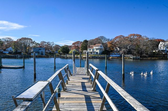 5 Rivers View Road, Waquoit, MA 02536