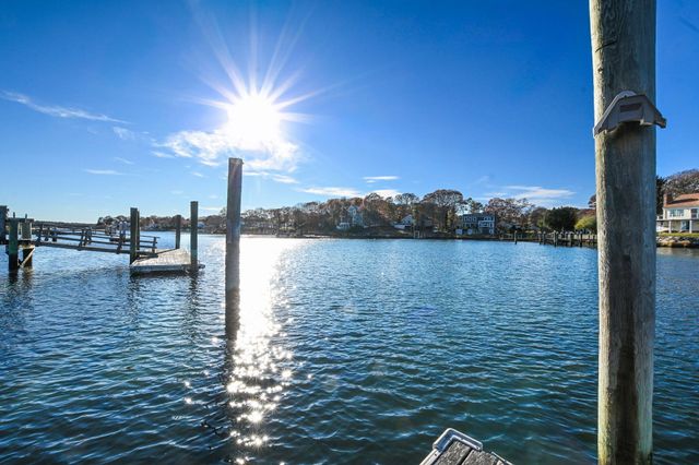 5 Rivers View Road, Waquoit, MA 02536