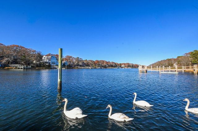 5 Rivers View Road, Waquoit, MA 02536