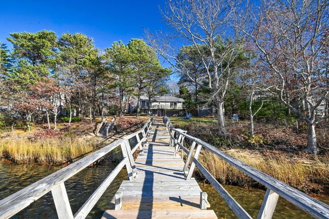 5 Rivers View Road, Waquoit, MA 02536