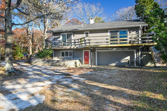 5 Rivers View Road, Waquoit, MA 02536