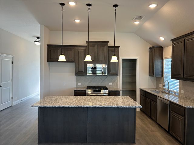 805 Twisted Leaf Lane, Little Elm, TX 76227