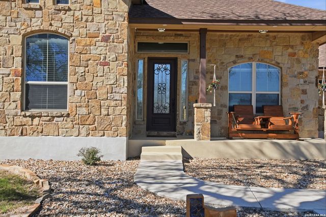 109 Bucks Ln, La Vernia, TX 78121