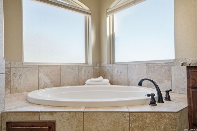 109 Bucks Ln, La Vernia, TX 78121