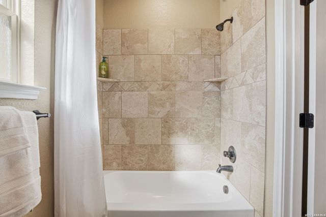 109 Bucks Ln, La Vernia, TX 78121