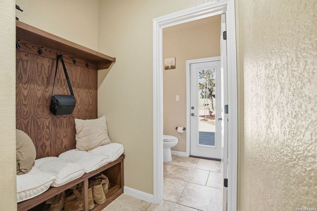 109 Bucks Ln, La Vernia, TX 78121