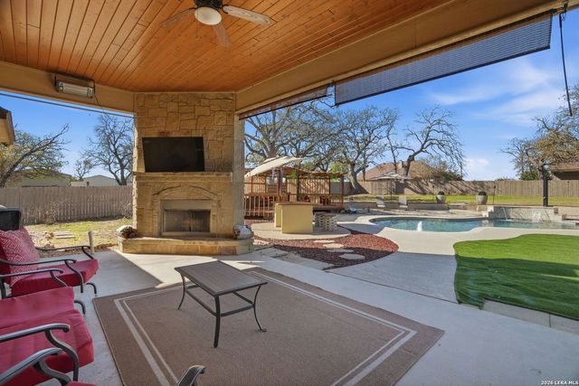 109 Bucks Ln, La Vernia, TX 78121