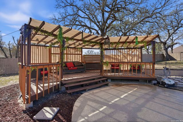 109 Bucks Ln, La Vernia, TX 78121